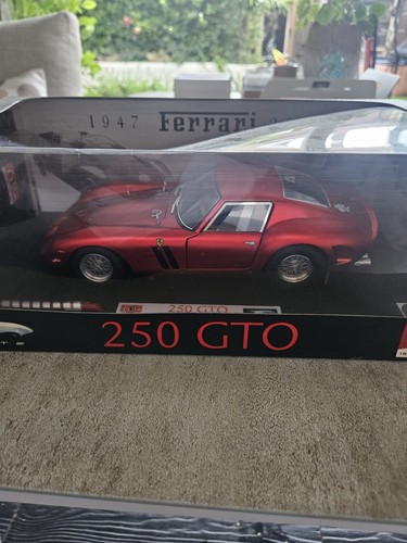 Hot wheels elite ferrari - 1:18,