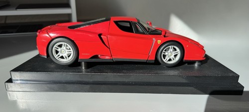 Hot wheels enzo ferrari - 1:18,